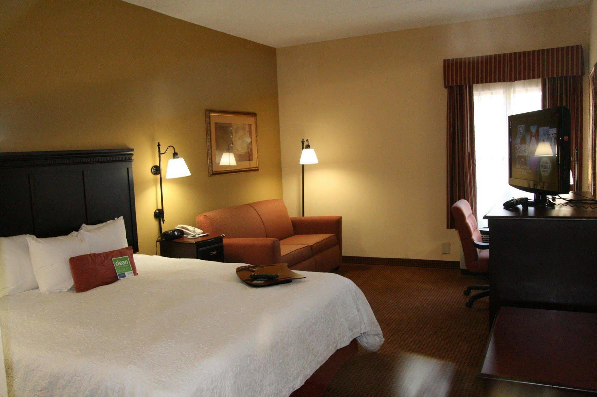 Hampton Inn Олив Бранч Стая снимка