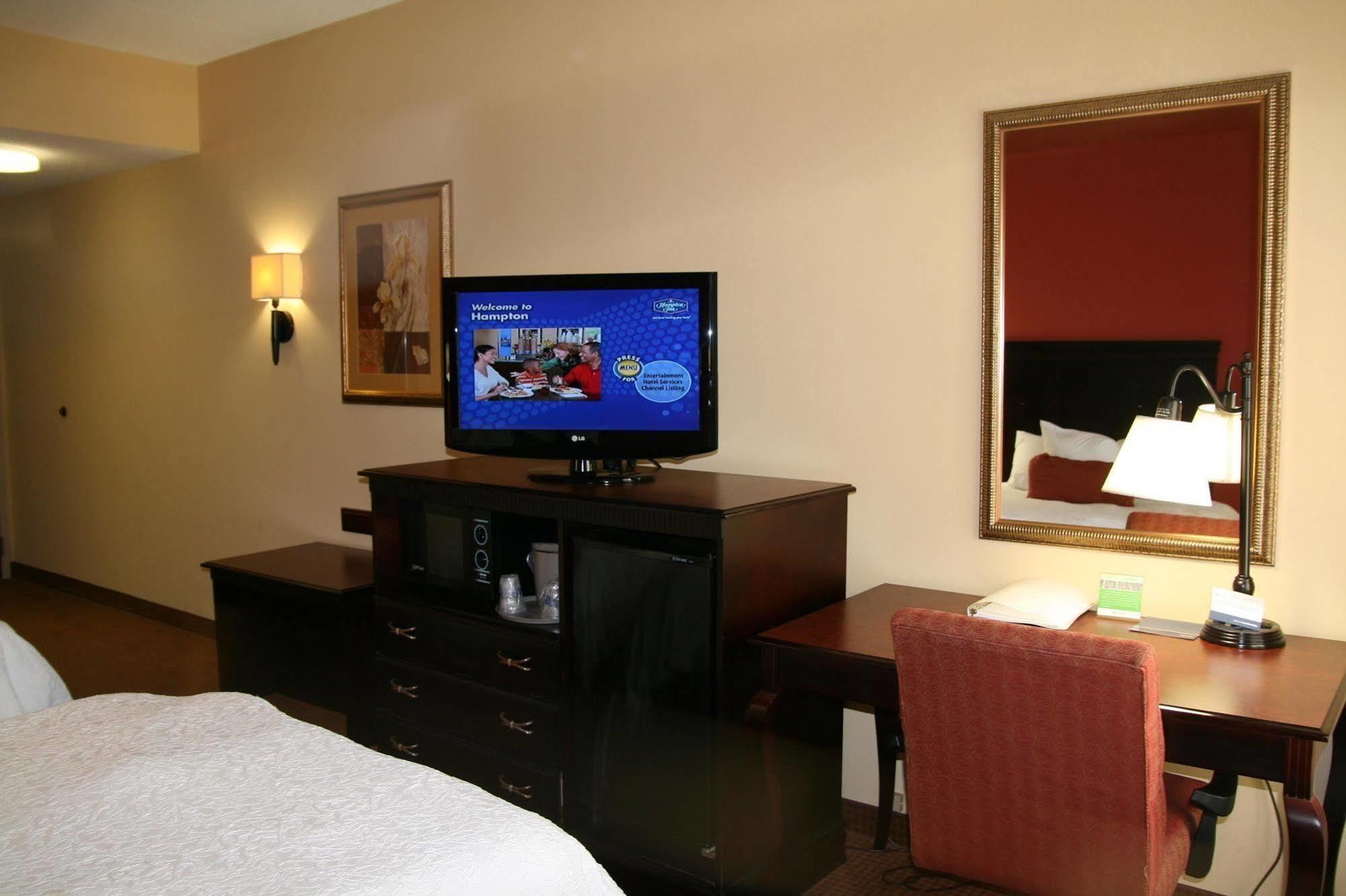 Hampton Inn Олив Бранч Екстериор снимка